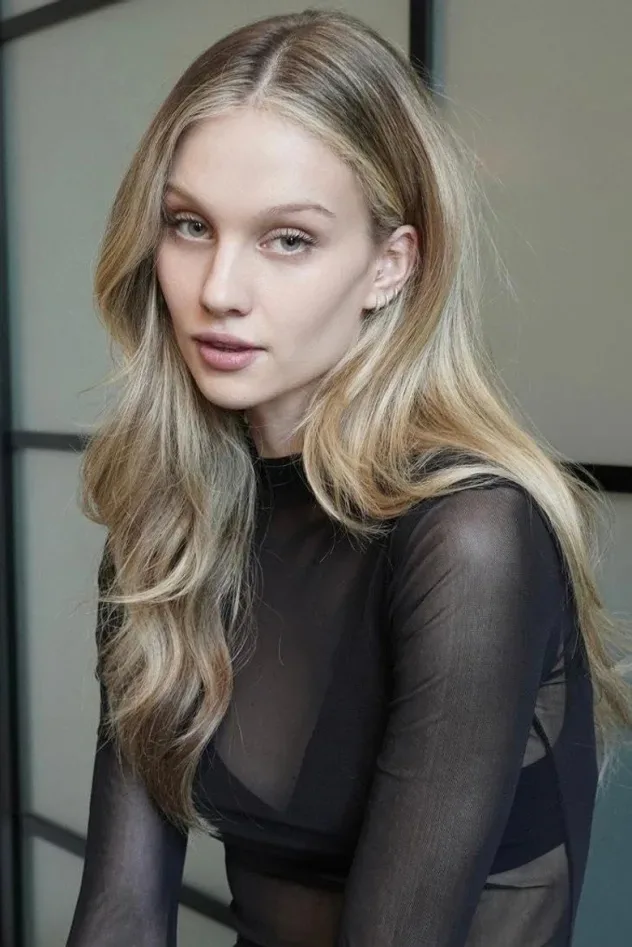 صورة الغلاف لـ Hazel Graye