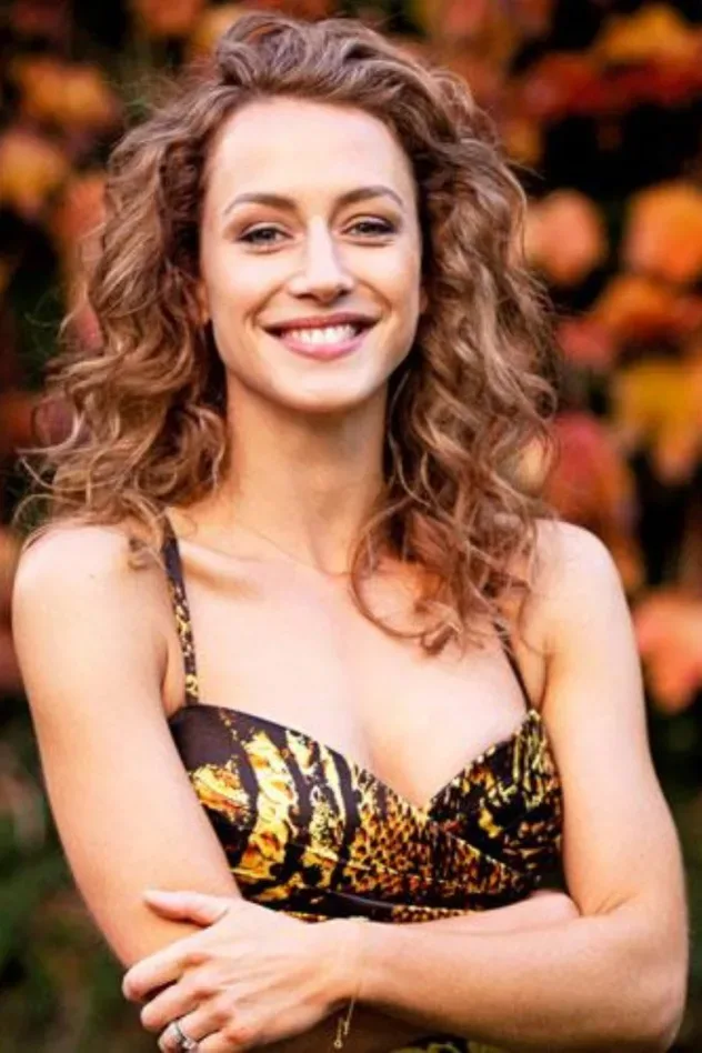 Обложка для Isabella Giovinazzo