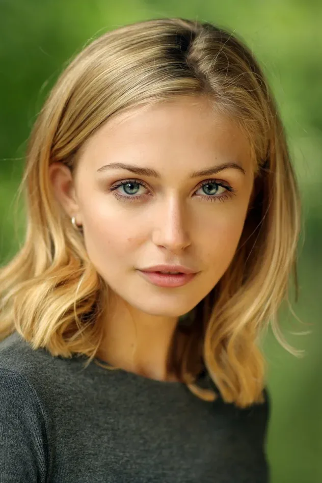 Imagen de portada para Sophie Simnett