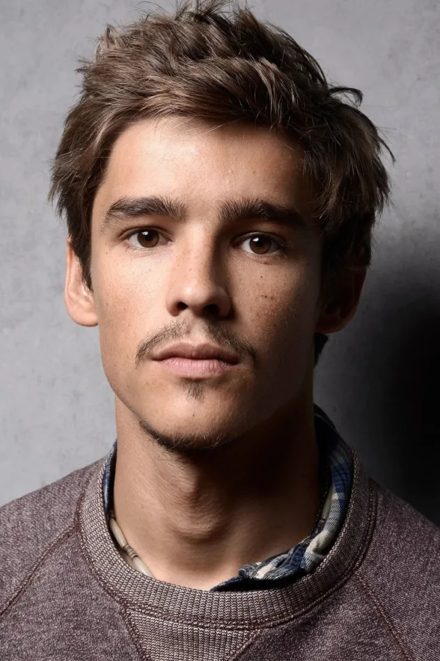 фото Brenton Thwaites