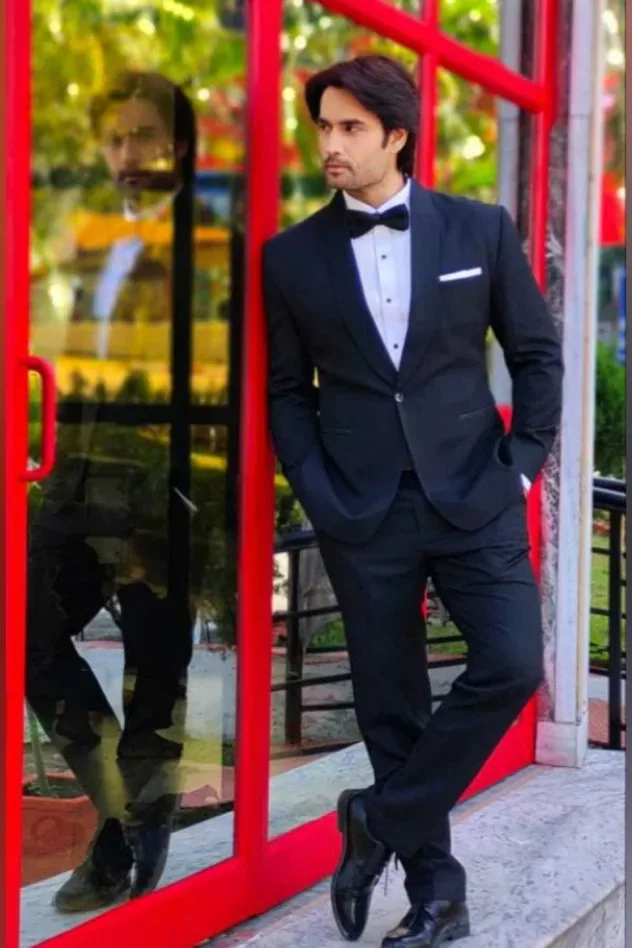 Vivian Dsena için kapak görseli