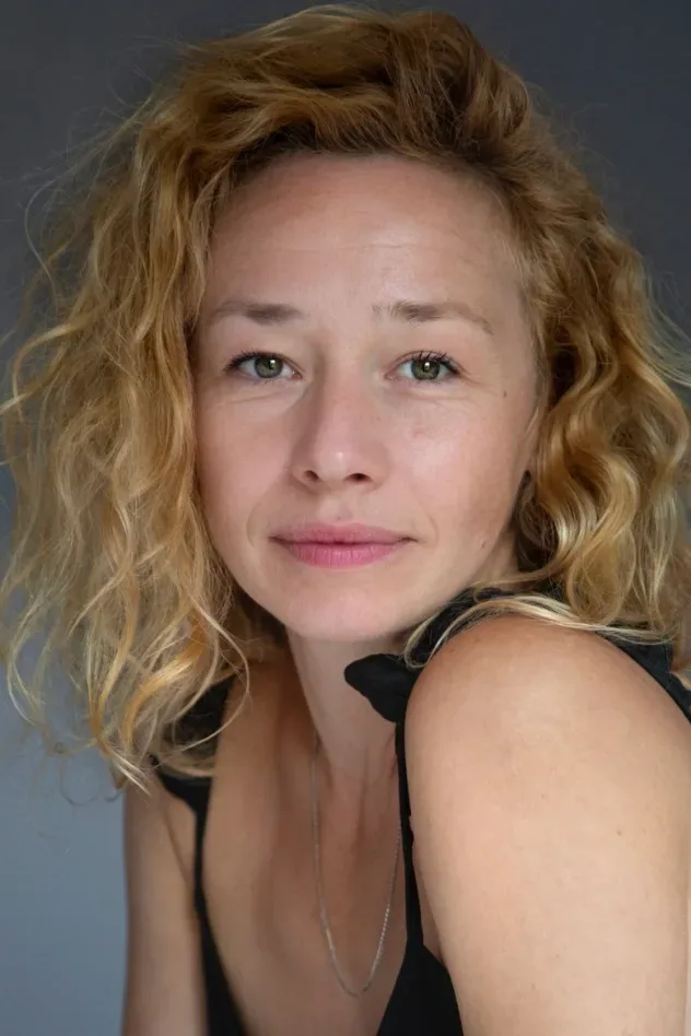 Обложка для Ellie Piercy