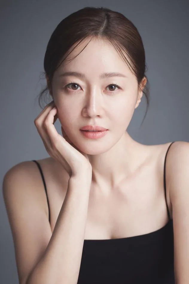 Uhm Ji-won photo