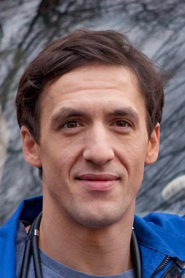 Imagen de portada para Artur Smolyaninov