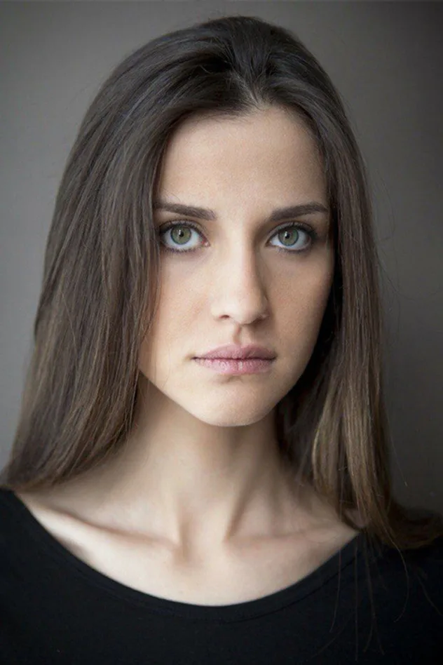 İrem Helvacıoğlu photo