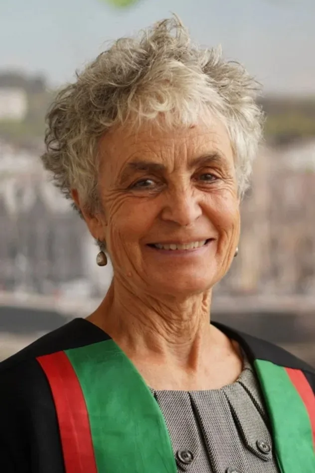 صورة الغلاف لـ Sue Jones-Davies
