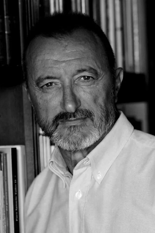 Imagen de portada para Arturo Pérez-Reverte