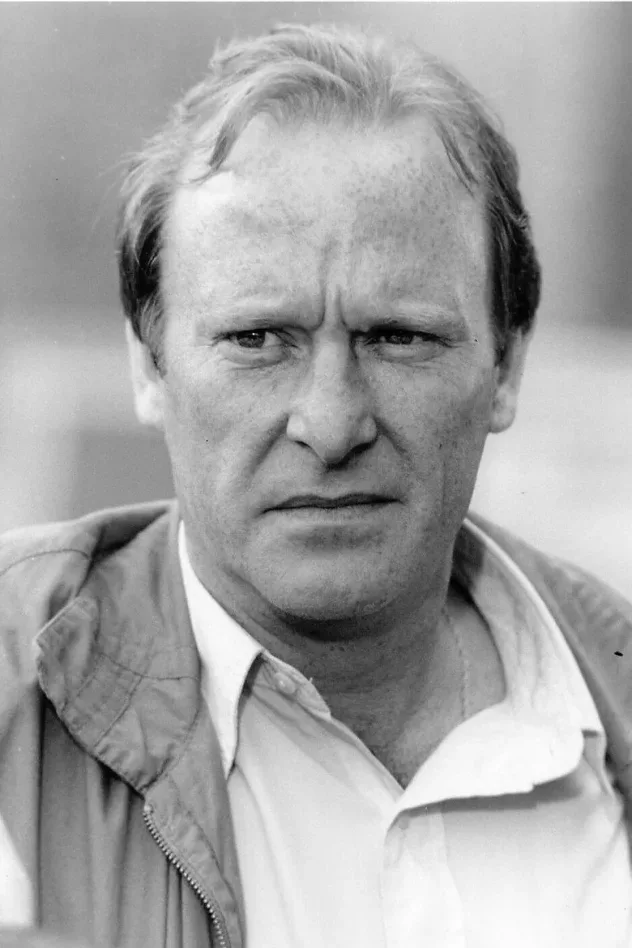 Imagen de portada para Dennis Waterman