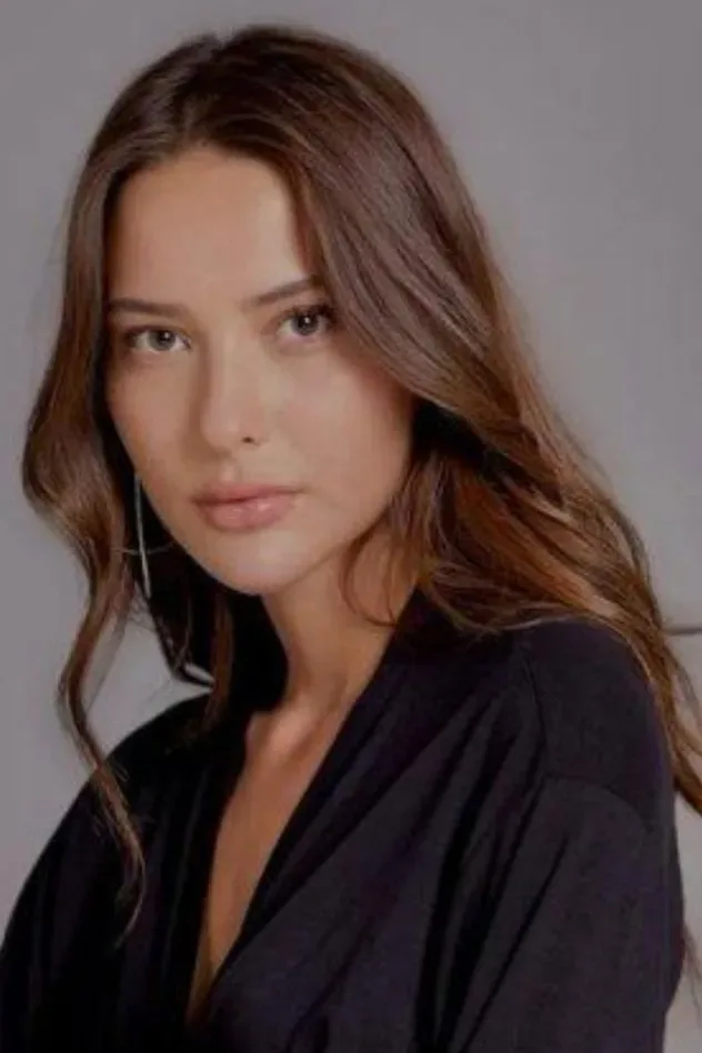 Cover image for Elçin Zehra İrem