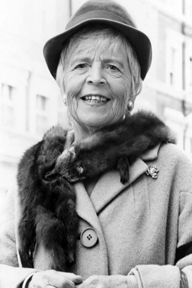 Imagen de portada para Patricia Hayes