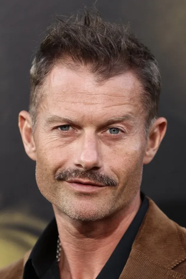 Imagen de portada para James Badge Dale