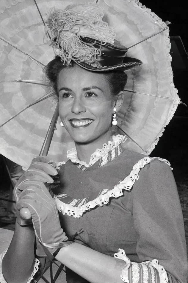 صورة الغلاف لـ Sally Hughes