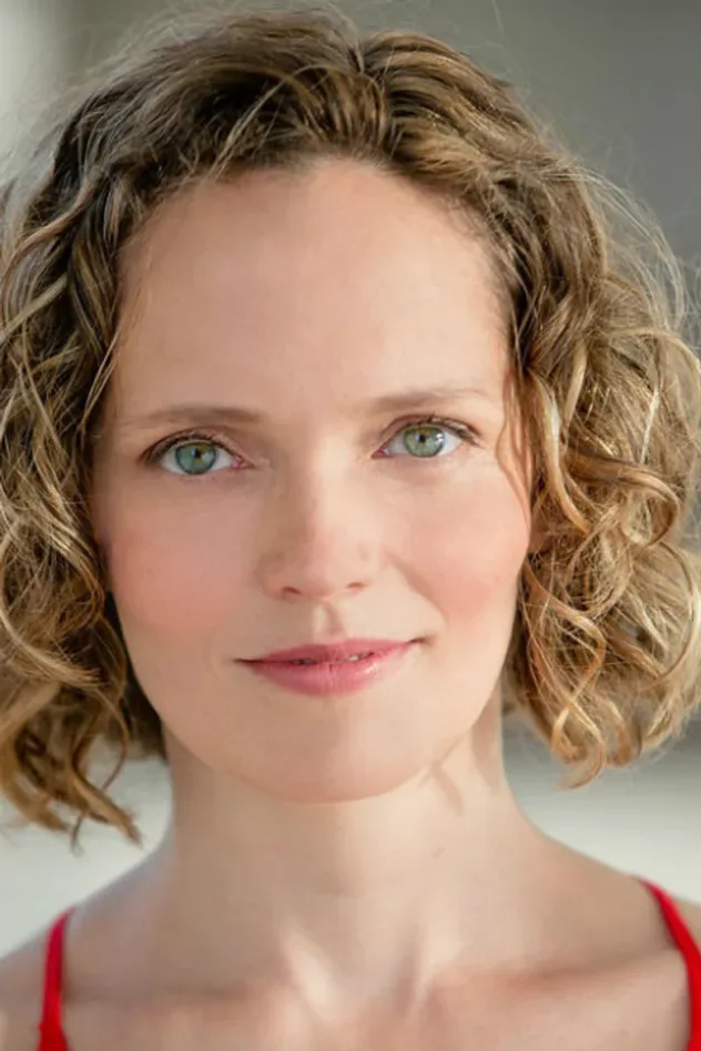 Обложка для Leah Curney