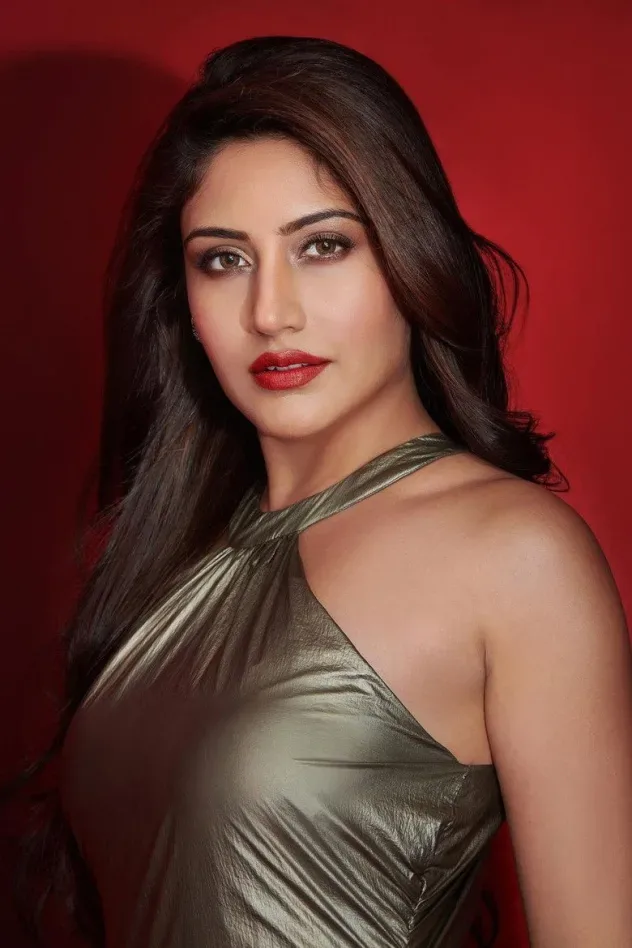 Обложка для Surbhi Chandna