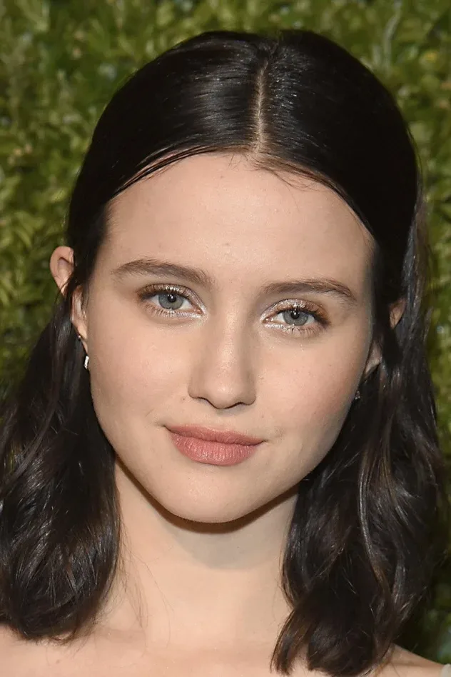 Обложка для Julia Goldani Telles