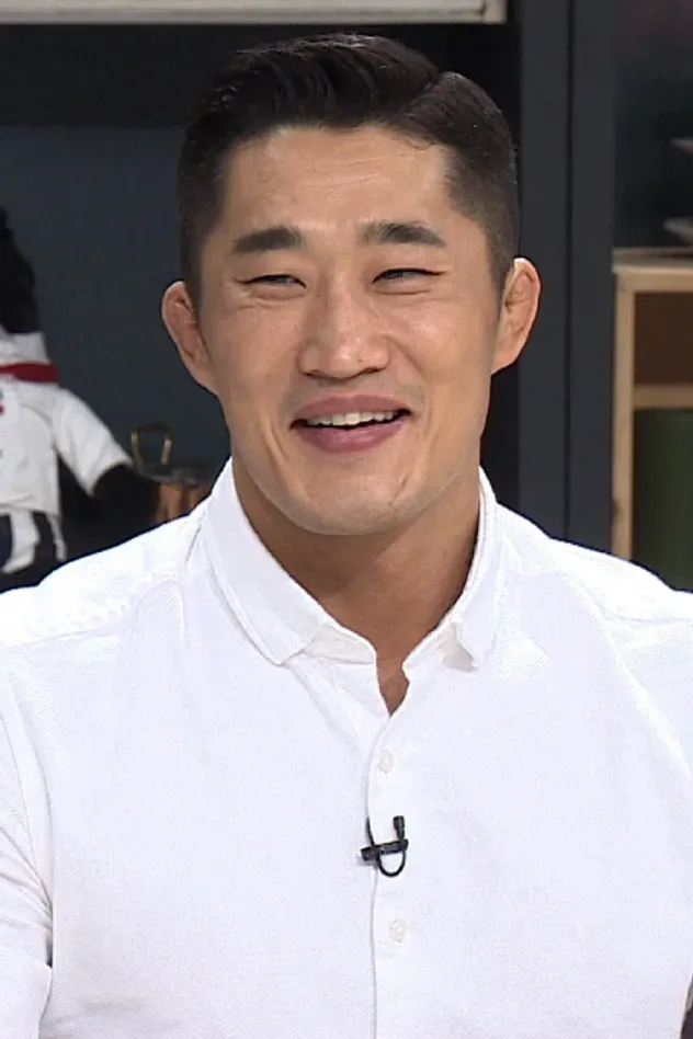 Cover image for Kim Dong-hyun