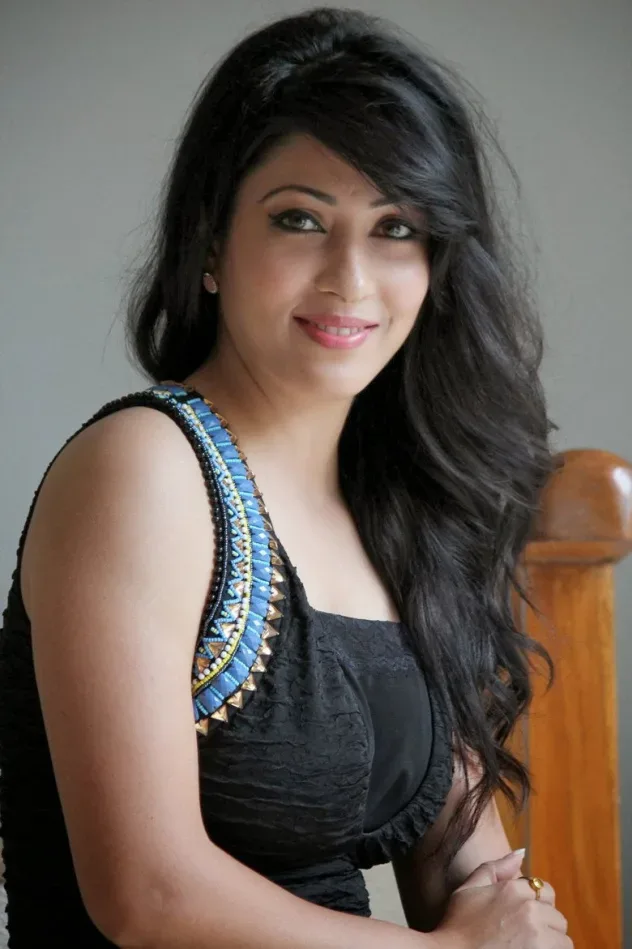 صورة الغلاف لـ Shivani Tomar