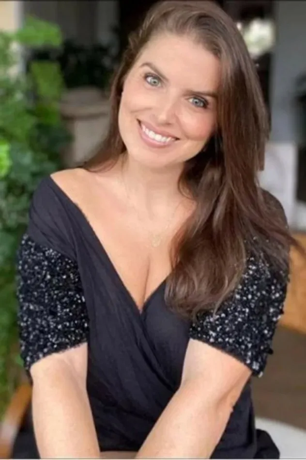 Обложка для Roberta Teixeira