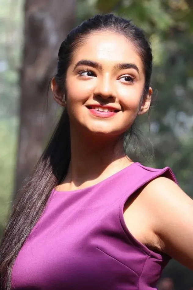 Anushka Sen için kapak görseli