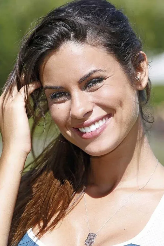 Обложка для Carolina Loureiro