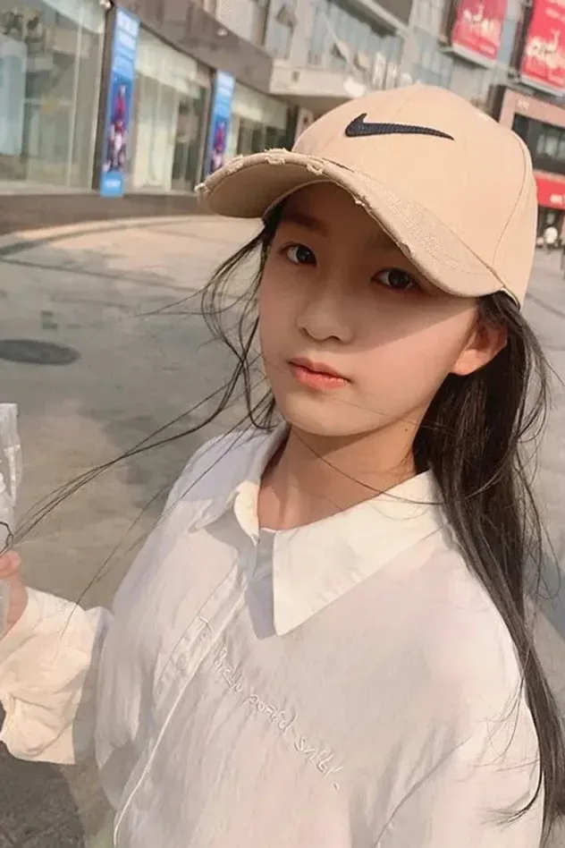 Imagen de portada para Yutong Zhao