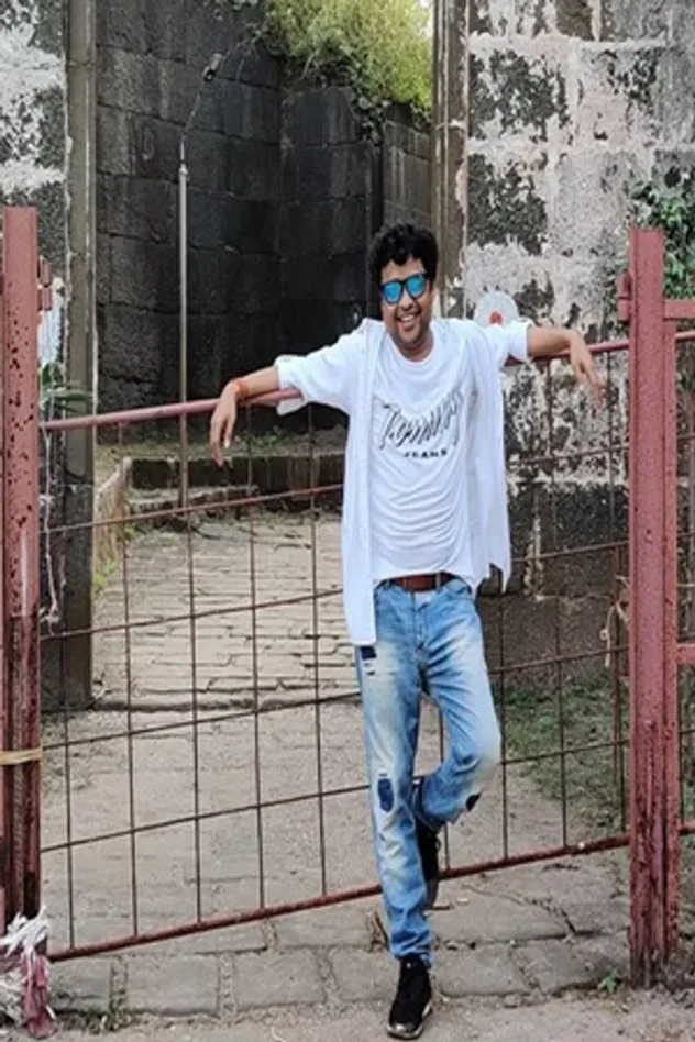 Imagen de portada para Yogesh Tripathi