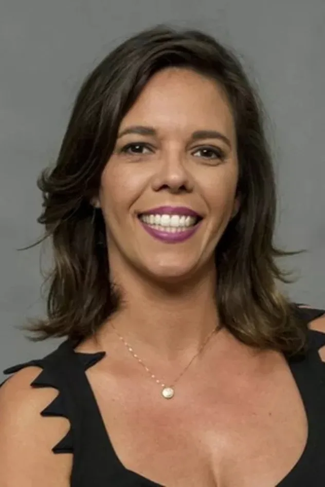 Flávia Reis