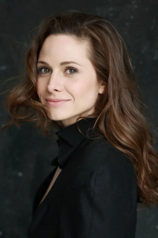 Обложка для Ellenie Salvo González
