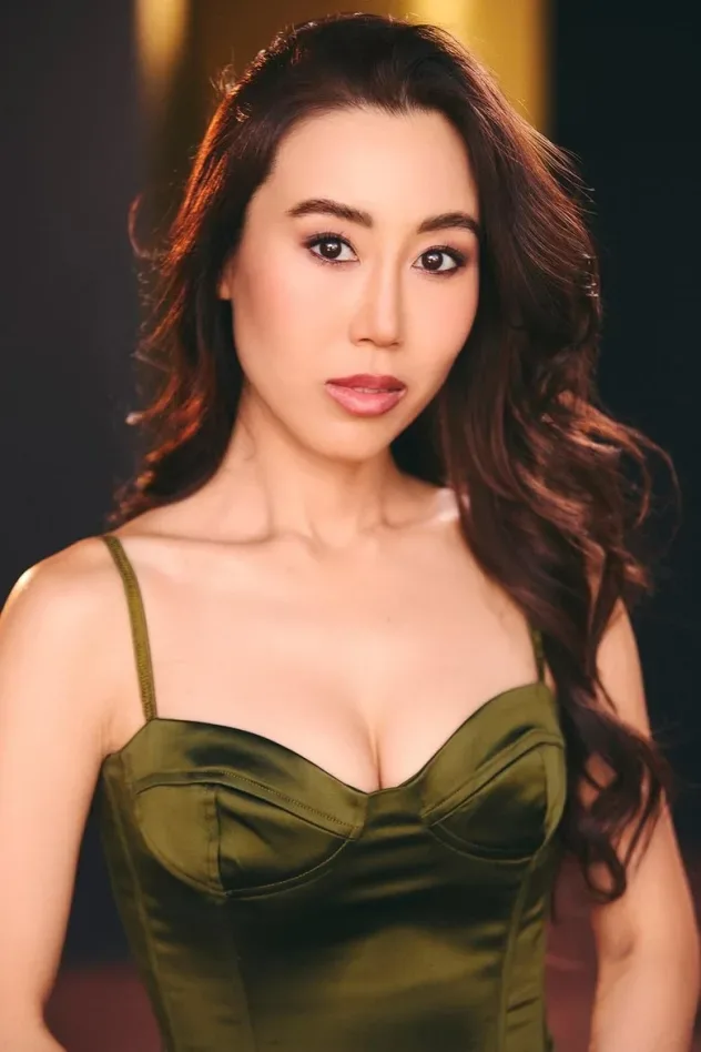 Cover image for Lisa Ellee