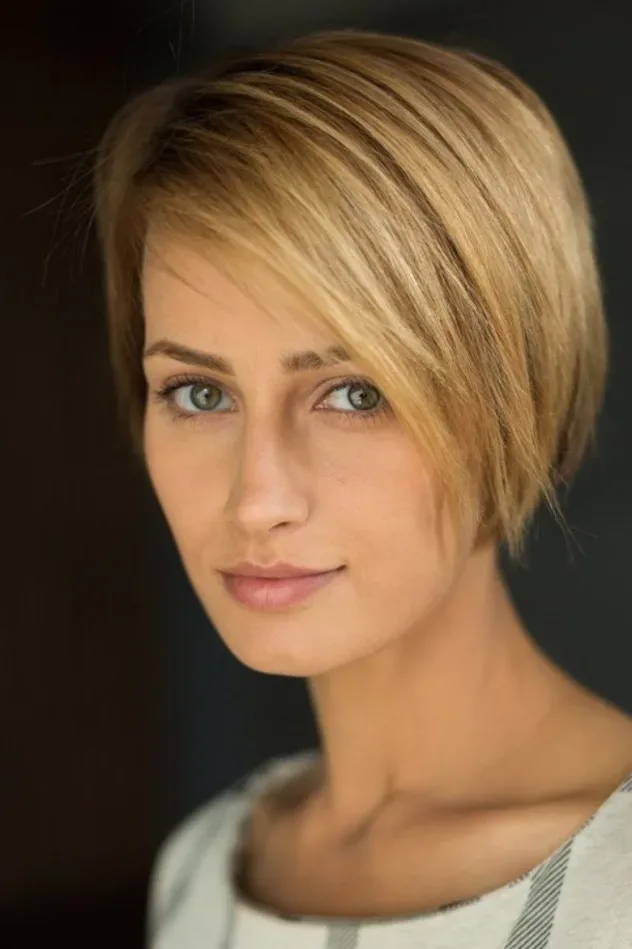 Cover image for Alyona Kolomina