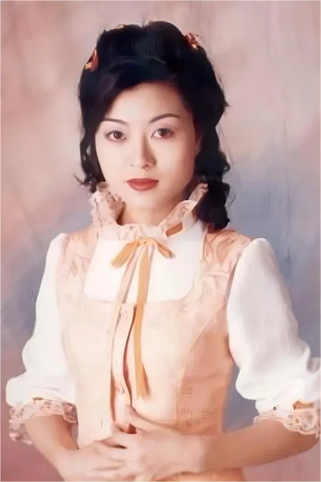 黄瑷瑶 için kapak görseli