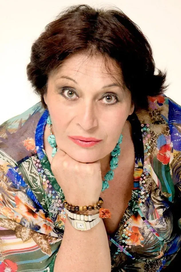 Imagen de portada para Carmen Platero