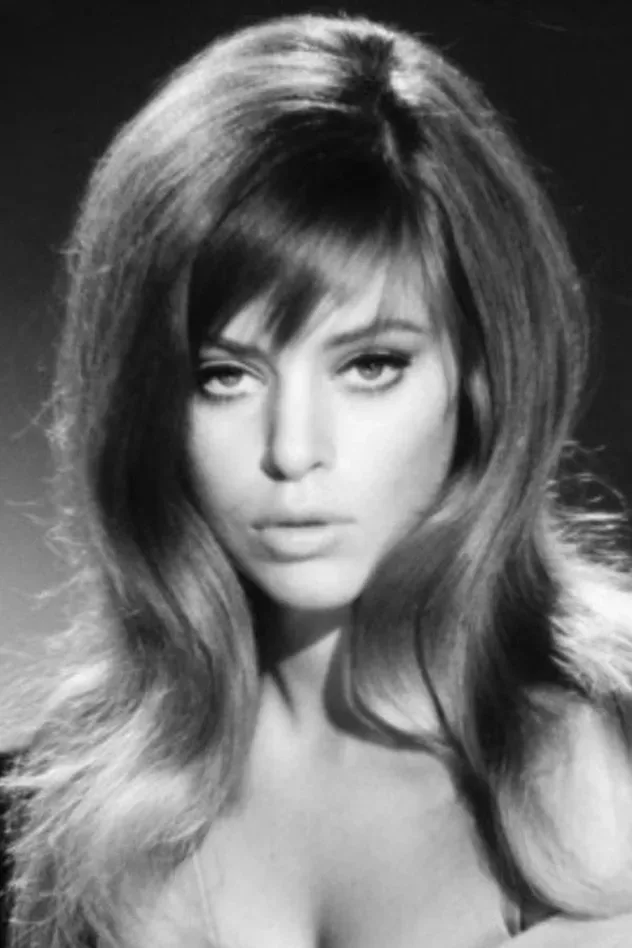 صورة الغلاف لـ Edina Ronay