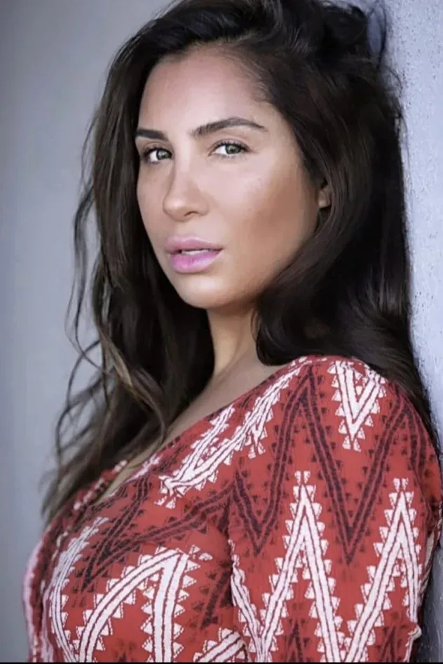 Обложка для Liana Mendoza