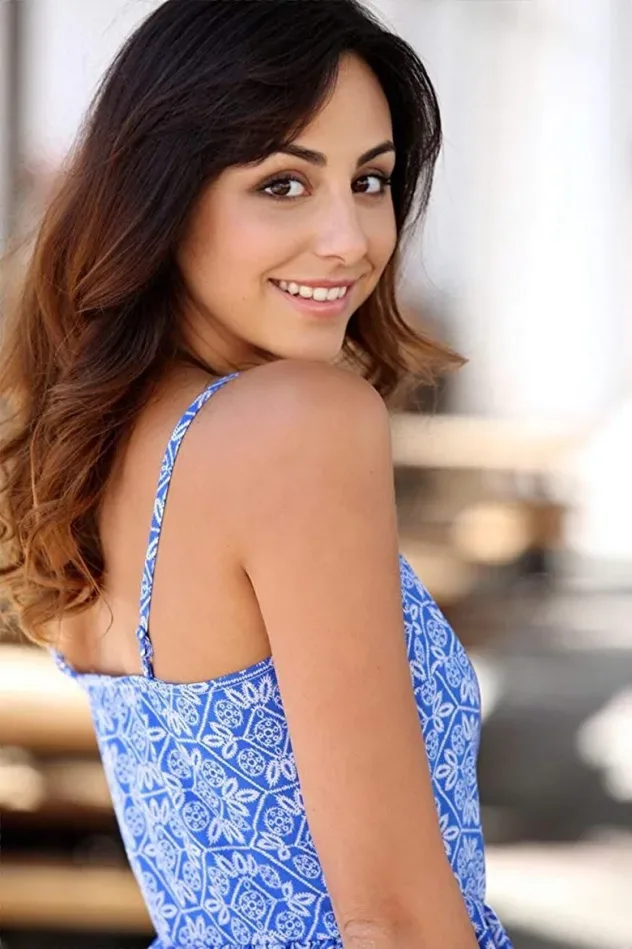 Imagen de portada para Rafaella Biscayn-Debest