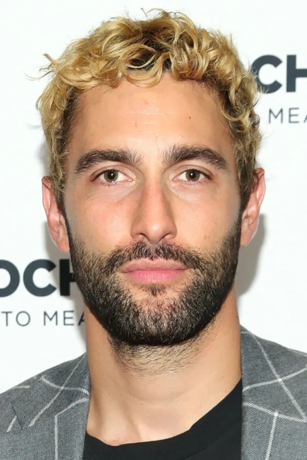 Noah Mills photo