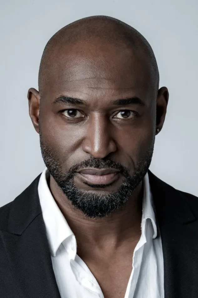 صورة Adrian Holmes