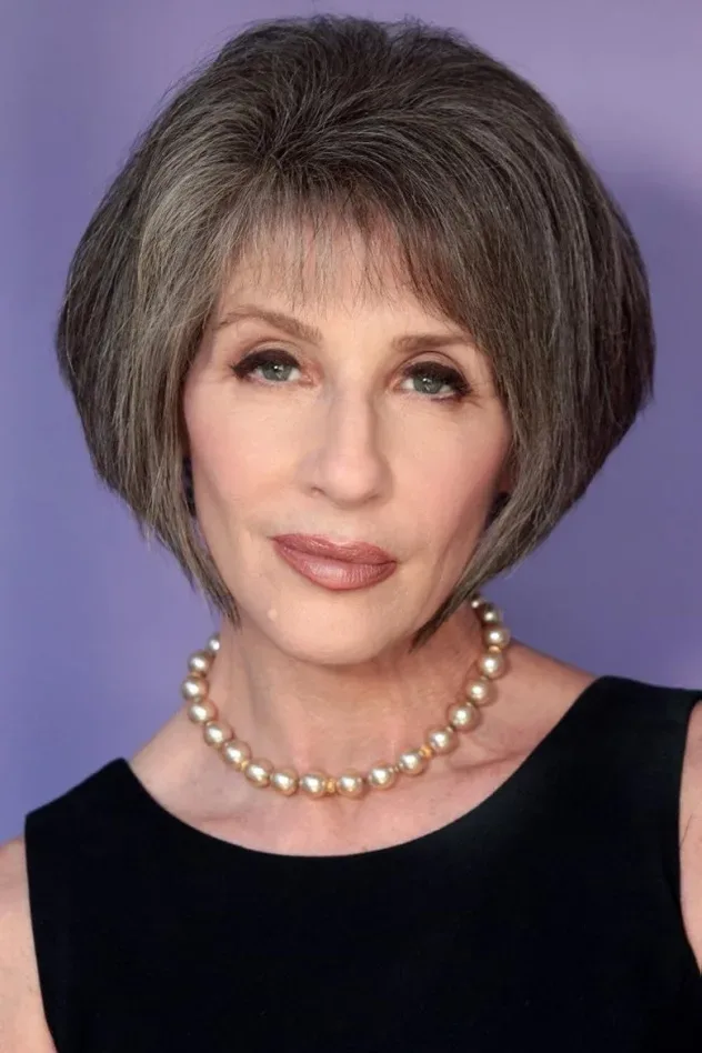 صورة الغلاف لـ Bettina Devin