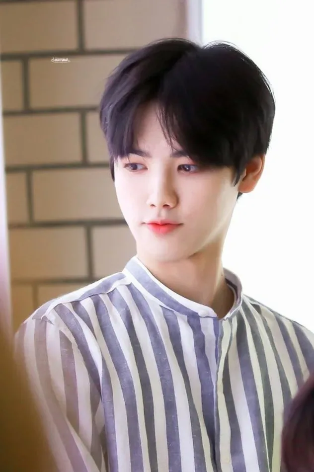 Обложка для Kang Min-hee