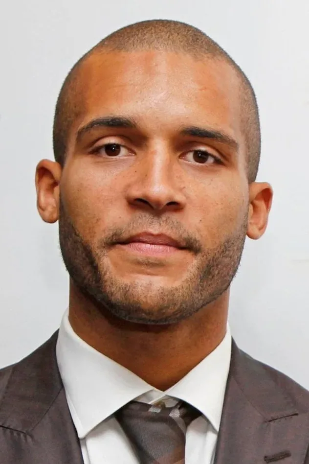 Imagen de portada para Clarke Carlisle