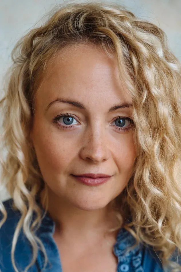 Victoria Elliott için kapak görseli