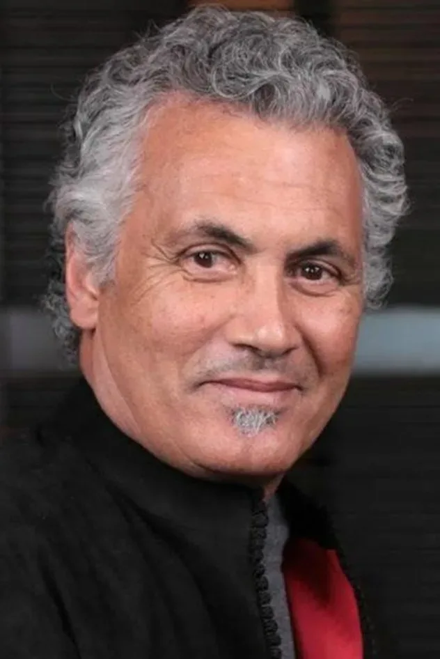 Younes Megri için kapak görseli