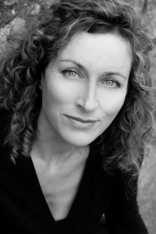 Carrie Crowley için kapak görseli