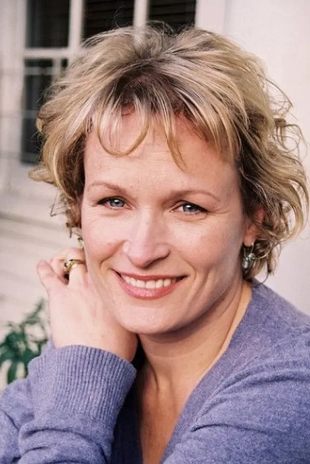 Imagen de portada para Elizabeth Dennehy