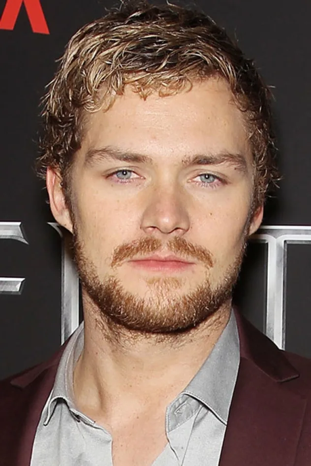 фото Finn Jones