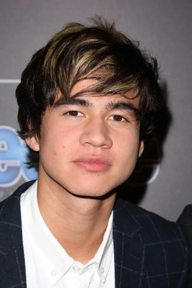 Обложка для Calum Hood
