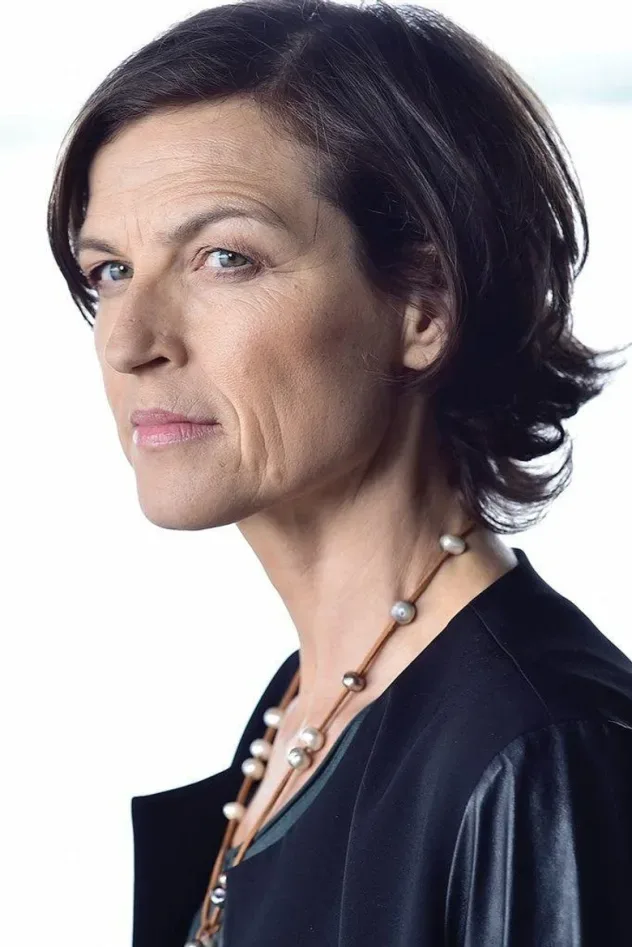صورة الغلاف لـ Mona Klare