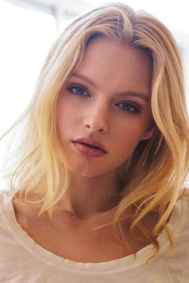 Обложка для Isabella Farrell