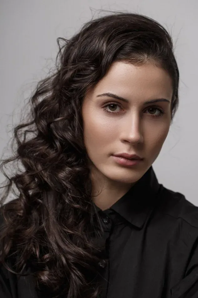 Elena Vozhakina için kapak görseli