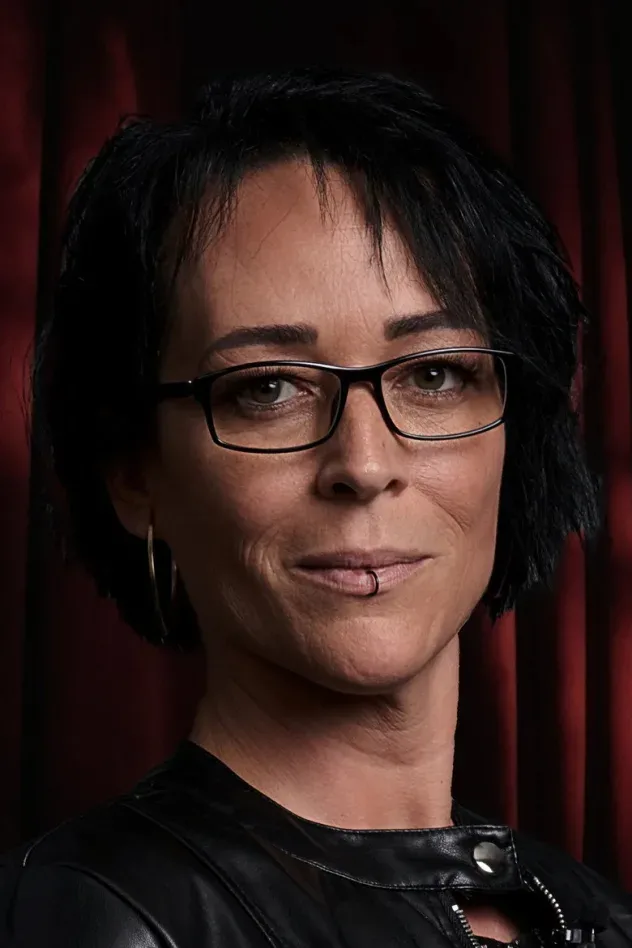 صورة الغلاف لـ Caroline Hébert